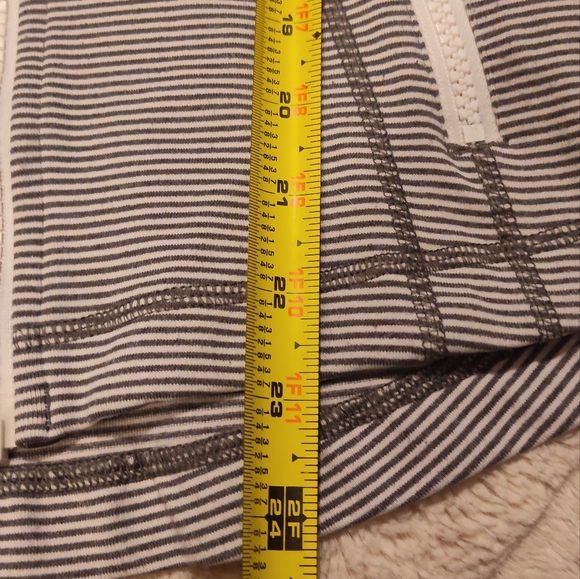 Like-New Lululemon Athletica Define Jacket Sz 6 - Picture 9 of 11